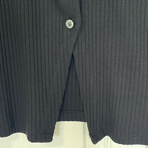 Old navy button front sleeveless top. Size M - Picture 4 of 4